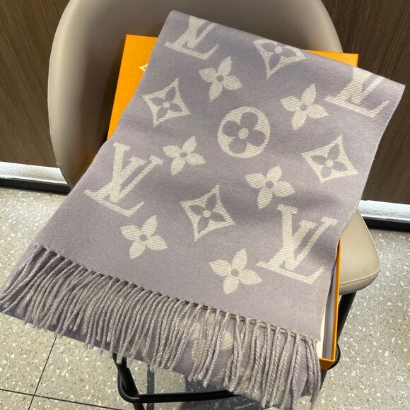 Women's Louis Vuitton Scarf - Picture 1 of 6